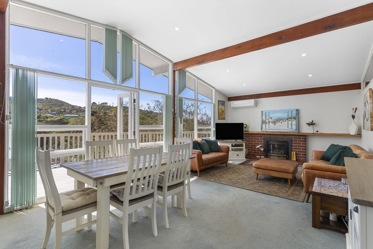 20 Collier Avenue, Karori, Wellington - Carousel 2
