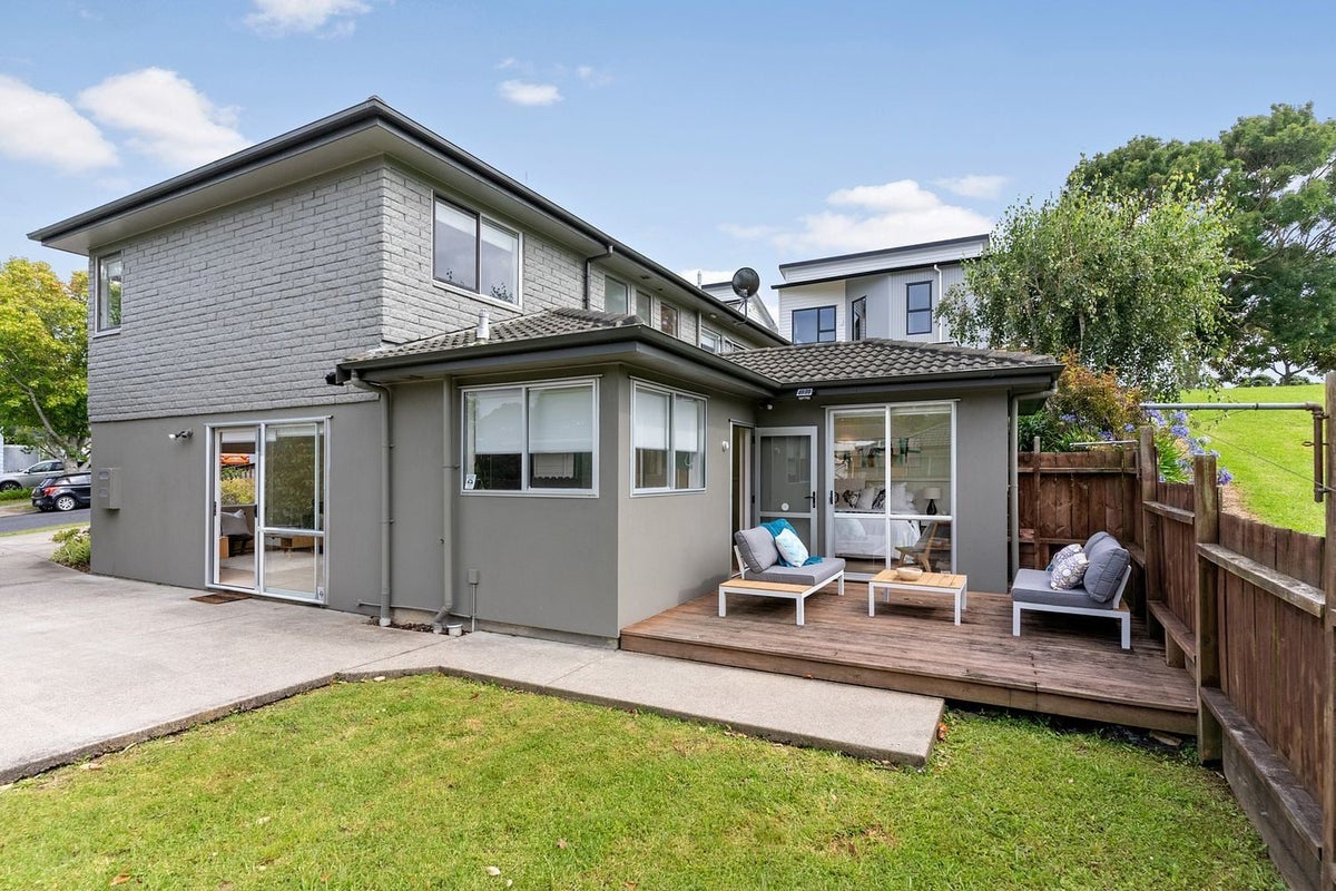 4 Bain Place, Bucklands Beach, Auckland - Carousel 1
