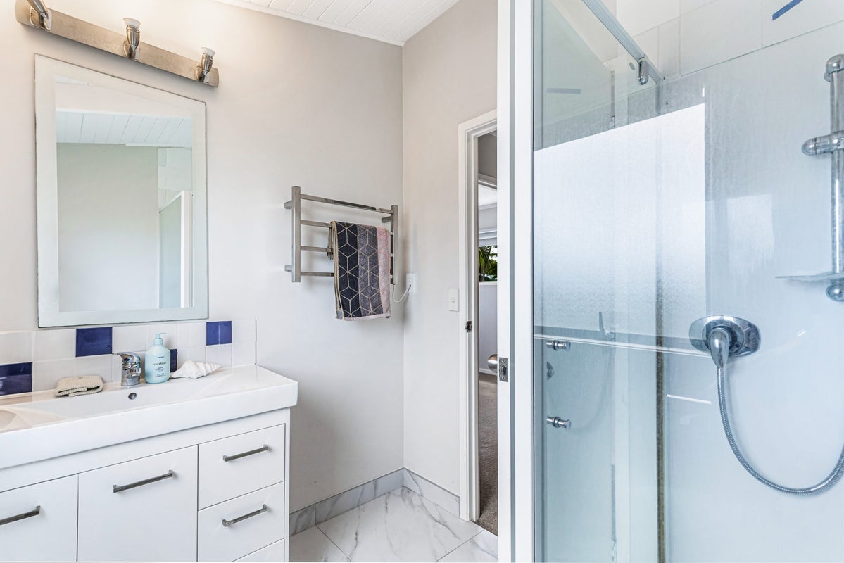 2/12 Neil Avenue, Te Atatu Peninsula, Auckland - Carousel 25