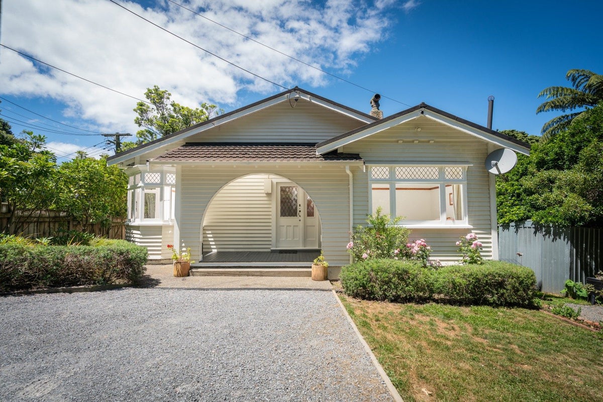 45 Mana Street, Vogeltown, Wellington - Carousel 1