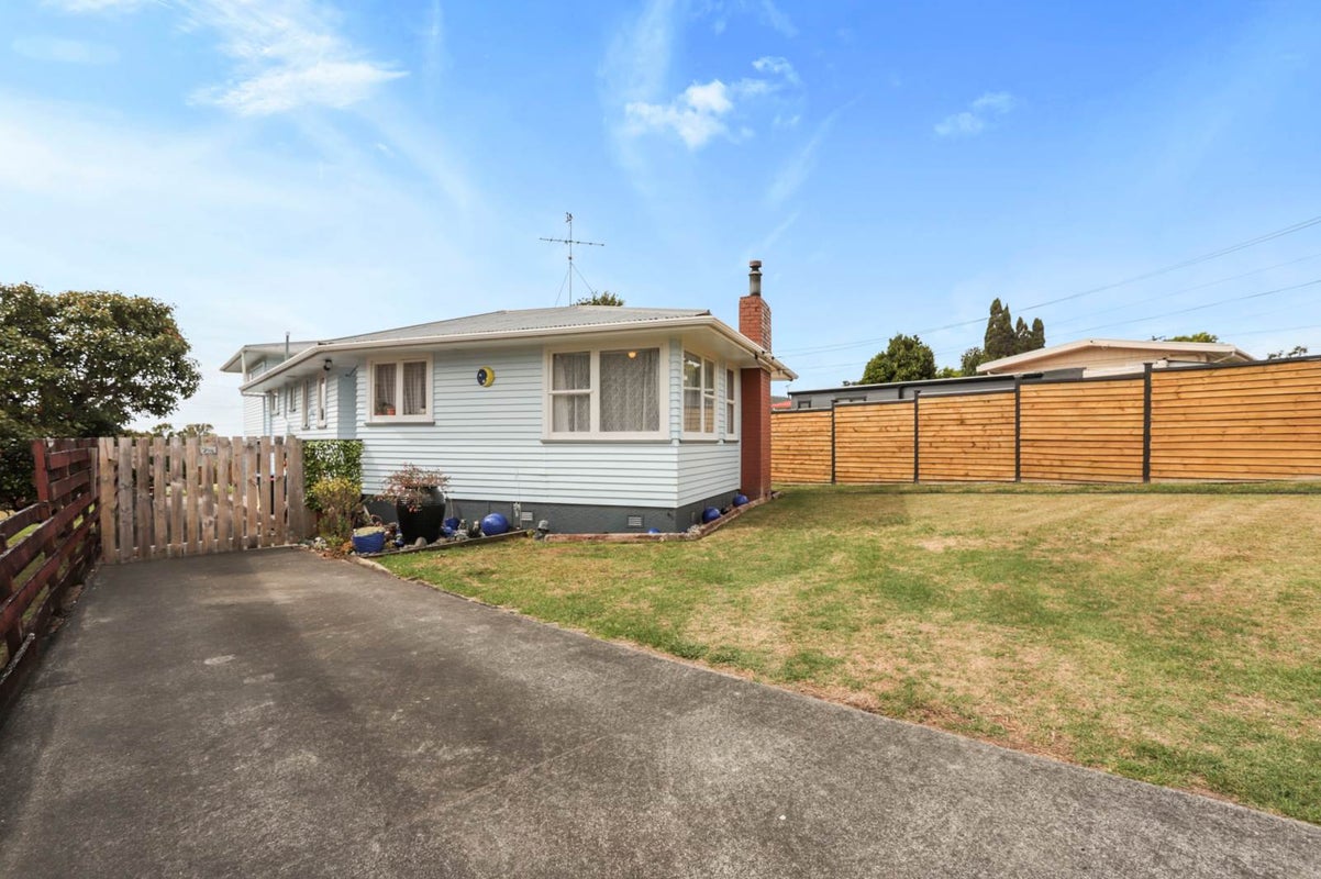 3 Caledonian Place, Blockhouse Bay, Auckland - Carousel 1