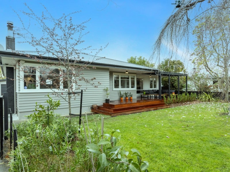 7 Fleming Crescent, Maraenui, Napier - Carousel 1