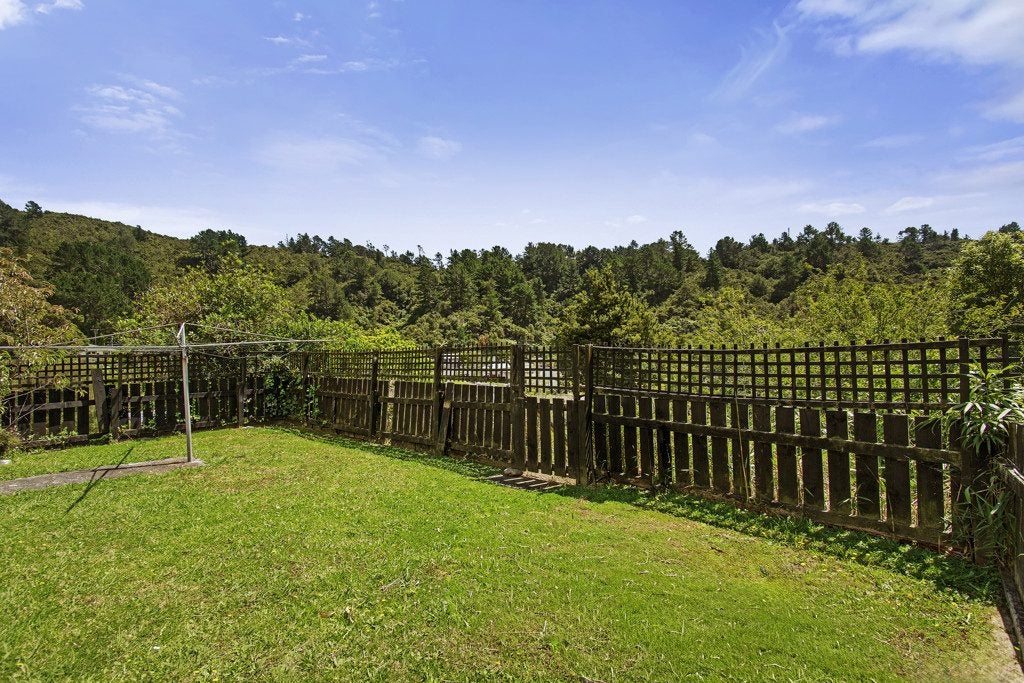 11 August Street, Stokes Valley, Lower Hutt - Carousel 12