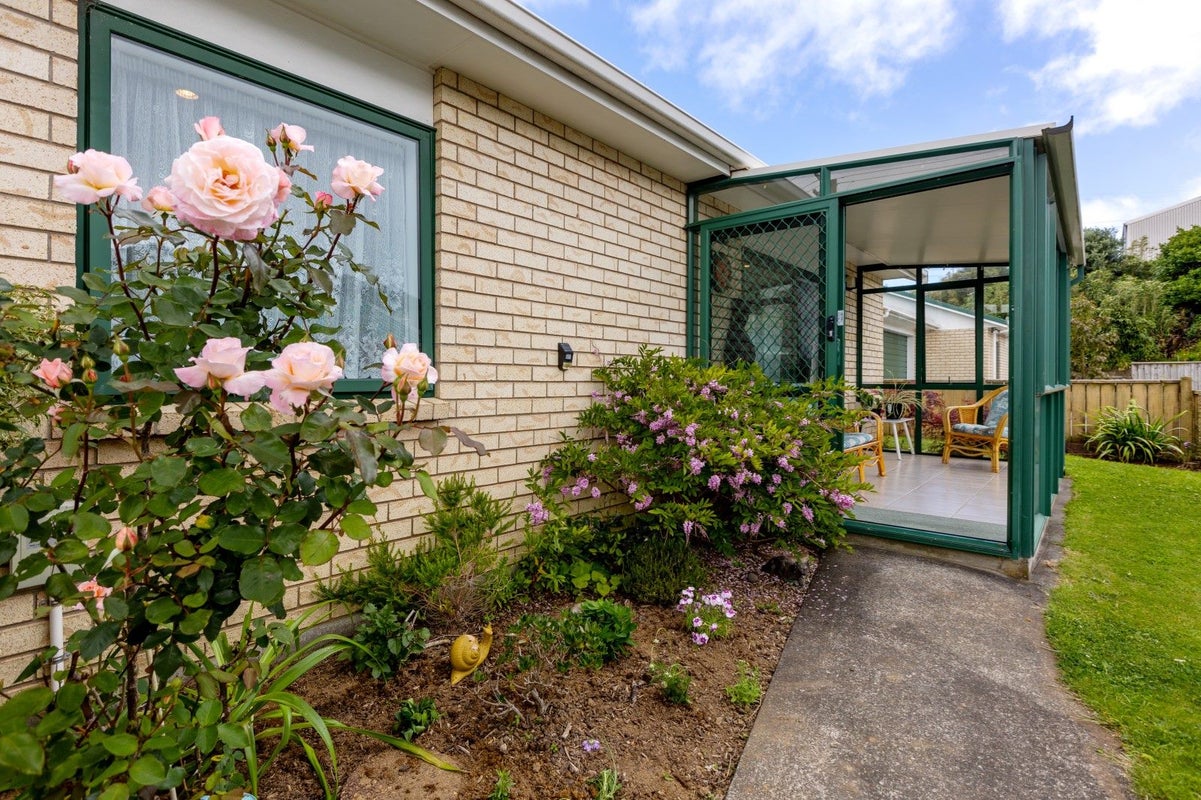 3A Simons Street, Moturoa, New Plymouth - Carousel 1