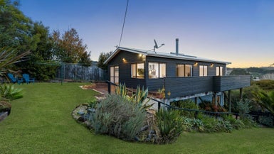 2B Hammond Ave, Hatfields Beach, Auckland - Carousel 1