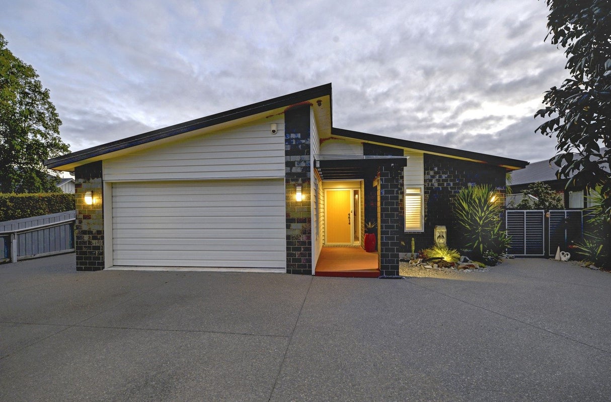 14 Howard Street, Carterton - Carousel 1