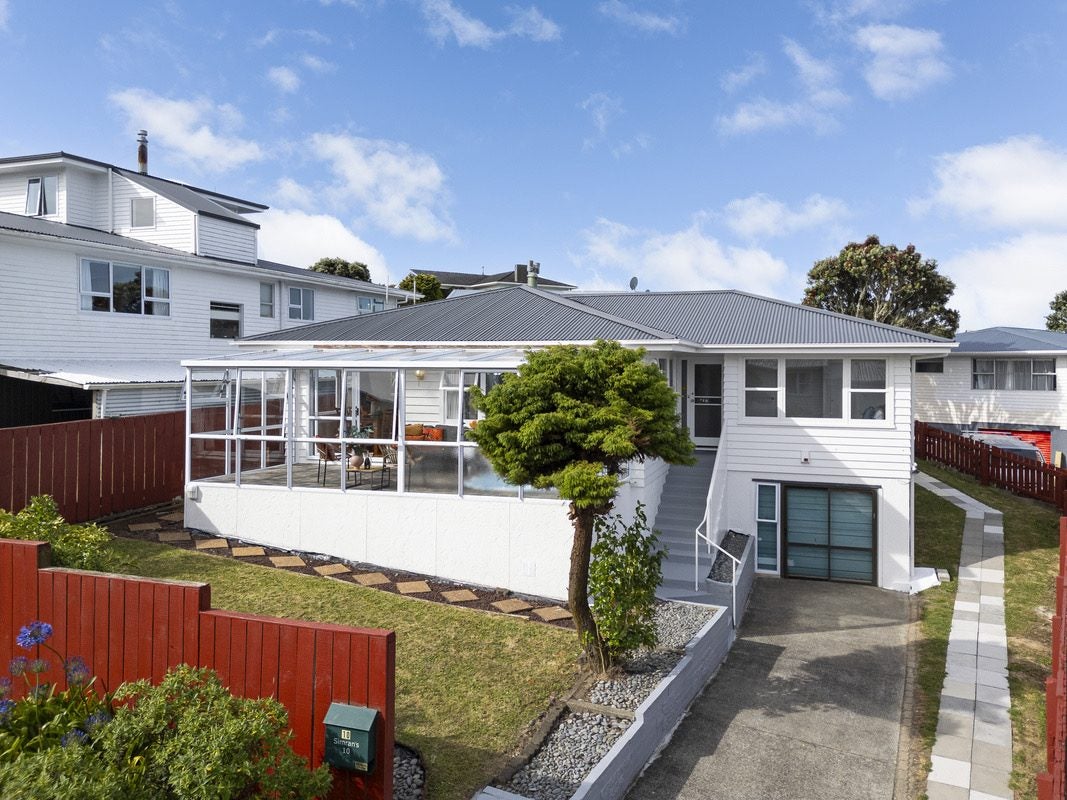 10 Erris Street, Johnsonville, Wellington - Carousel 1