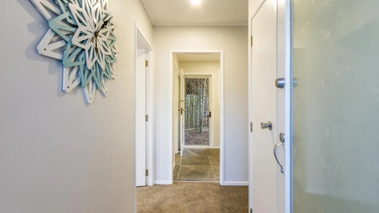 17 Wanita Place, Totara Vale, Auckland - Carousel 2