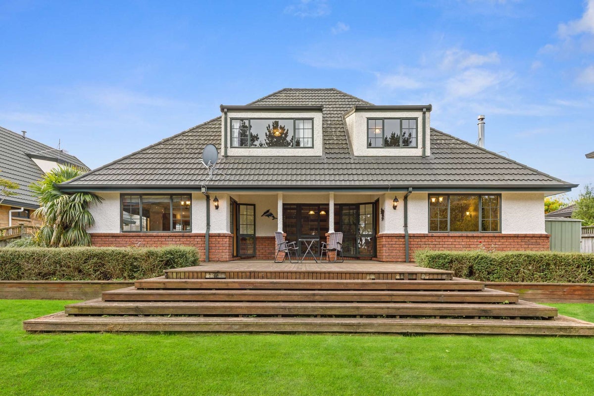 116 Pacific Drive, Fitzherbert, Palmerston North - Carousel 1