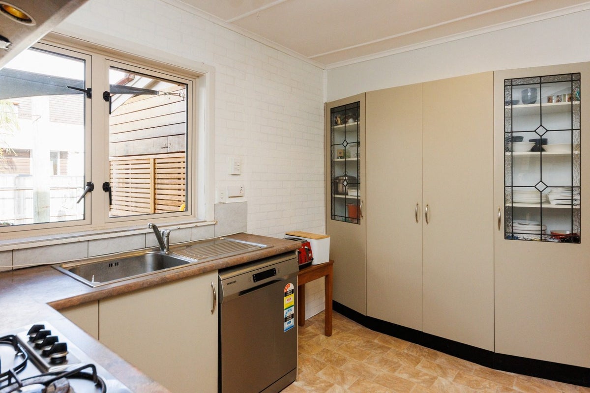 172 Park Road, West End, Palmerston North - Carousel 2
