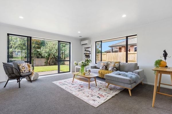 8 Corrofin Drive, East Tamaki, Auckland - Carousel 1