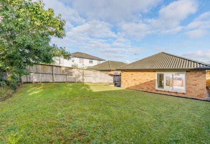 32 Hugh Green Drive, Pinehill, Auckland - Carousel 11