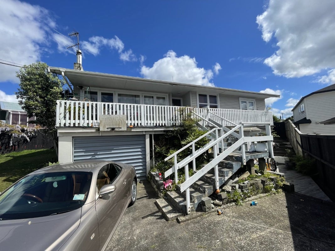 12 Coniston Avenue, Te Atatu South, Auckland - Carousel 2