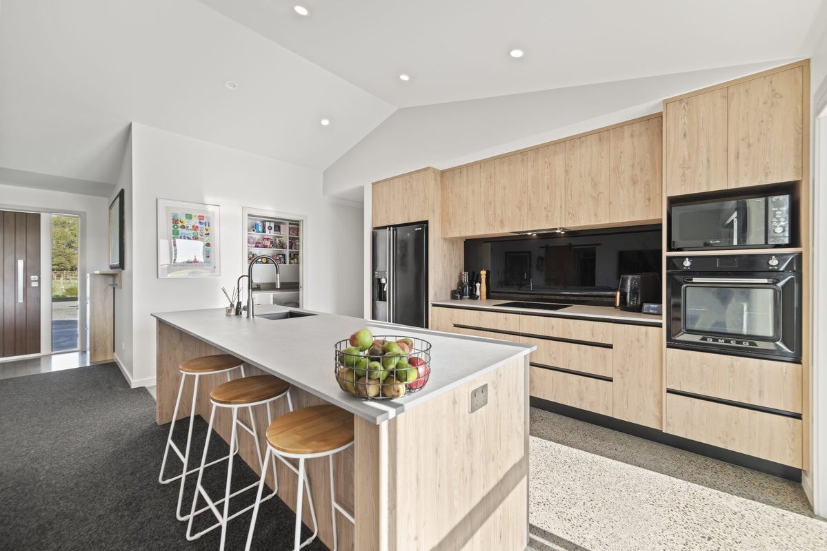 985 Parewanui Road, Parewanui, Bulls - Carousel 2