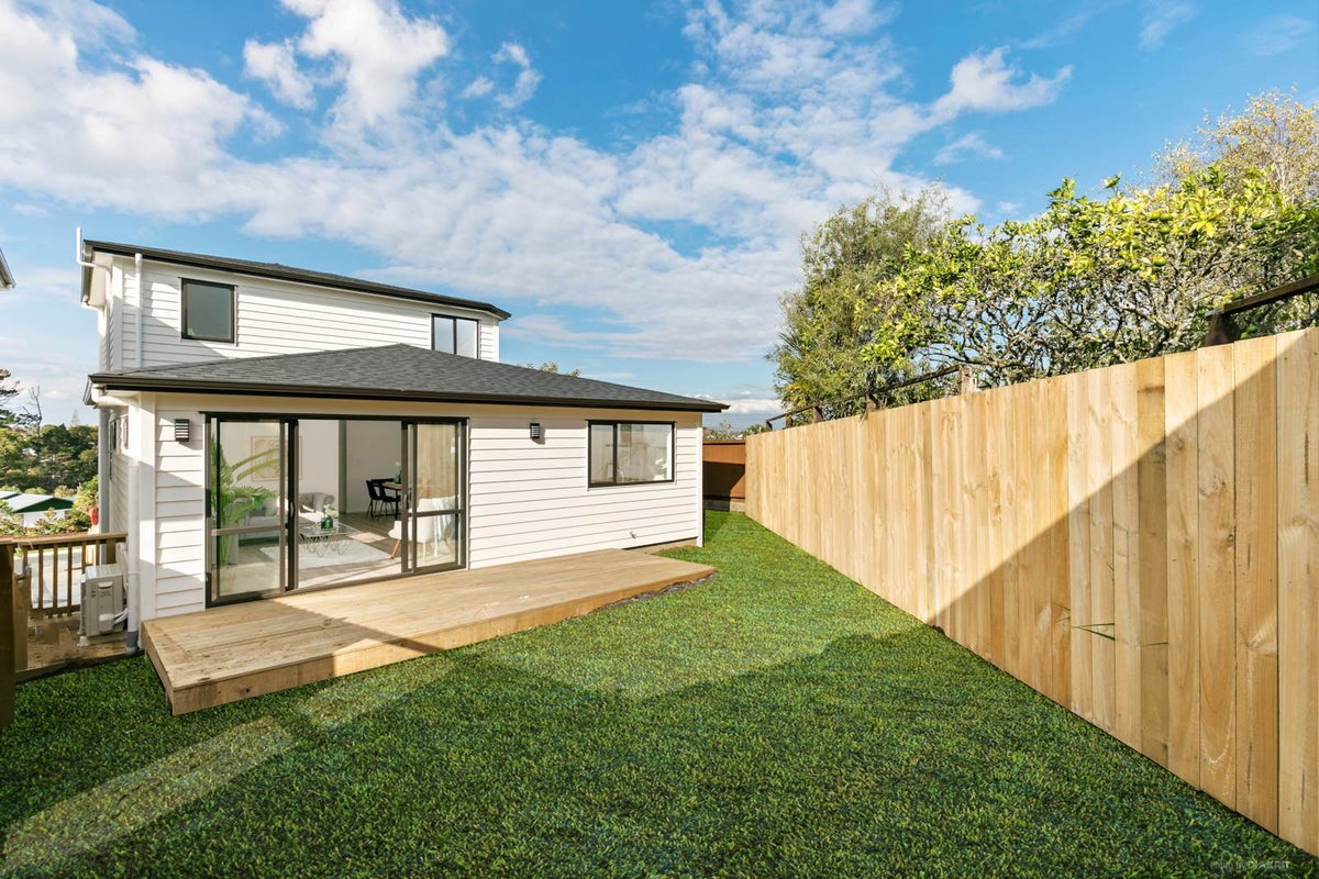 22A Thornlow Street, Glendene, Auckland - Carousel 2