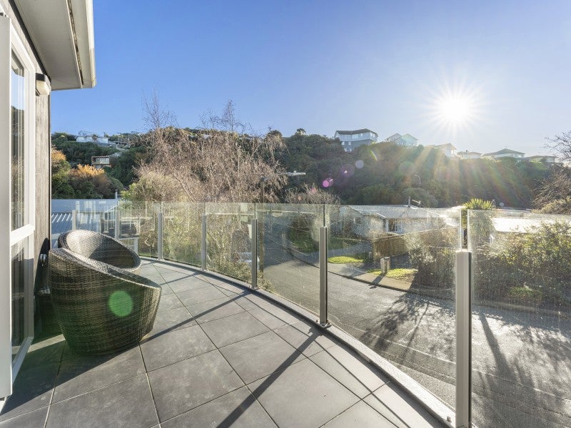 12 Silverbirch Grove, Churton Park, Wellington - Carousel 2