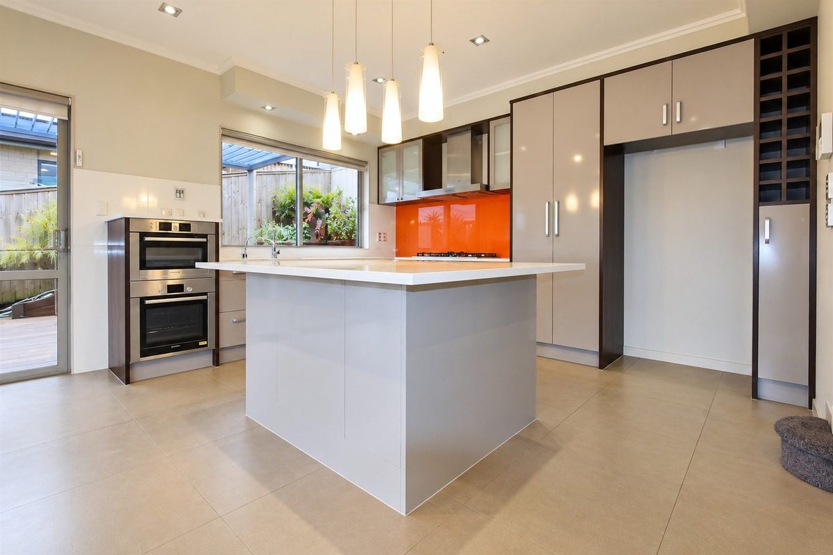 8 Henriette Place, The Gardens, Auckland - Carousel 2