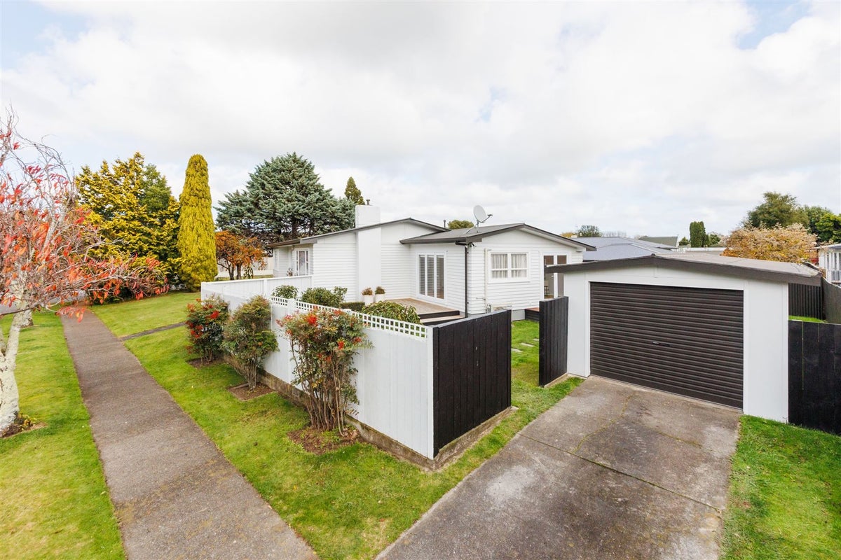 105 Buick Crescent, Awapuni, Palmerston North - Carousel 2