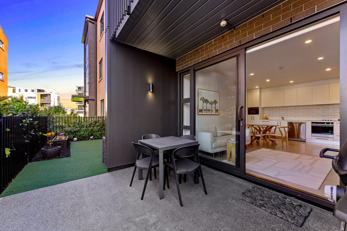 G04/10 Awataha Drive, Northcote, Auckland - Carousel 2