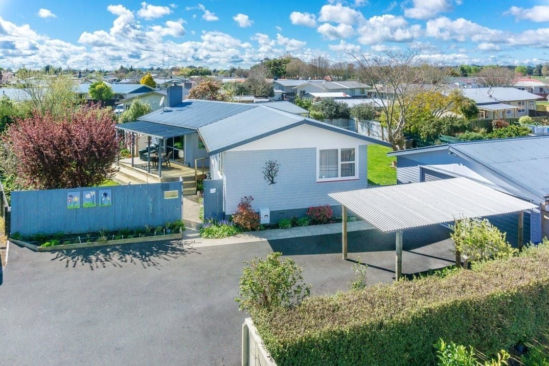 6 Rhonda Avenue, Deanwell, Hamilton - Carousel 1