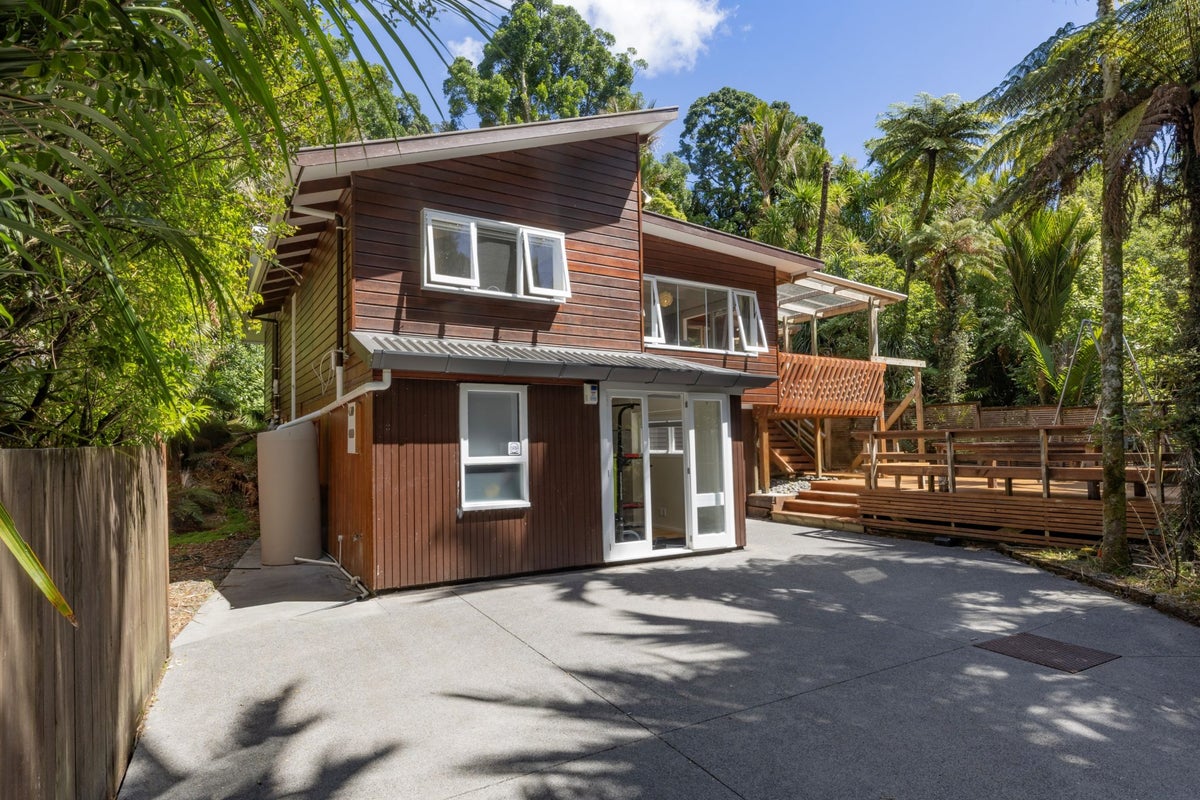 55 Bush Road, Waiatarua, Auckland - Carousel 1