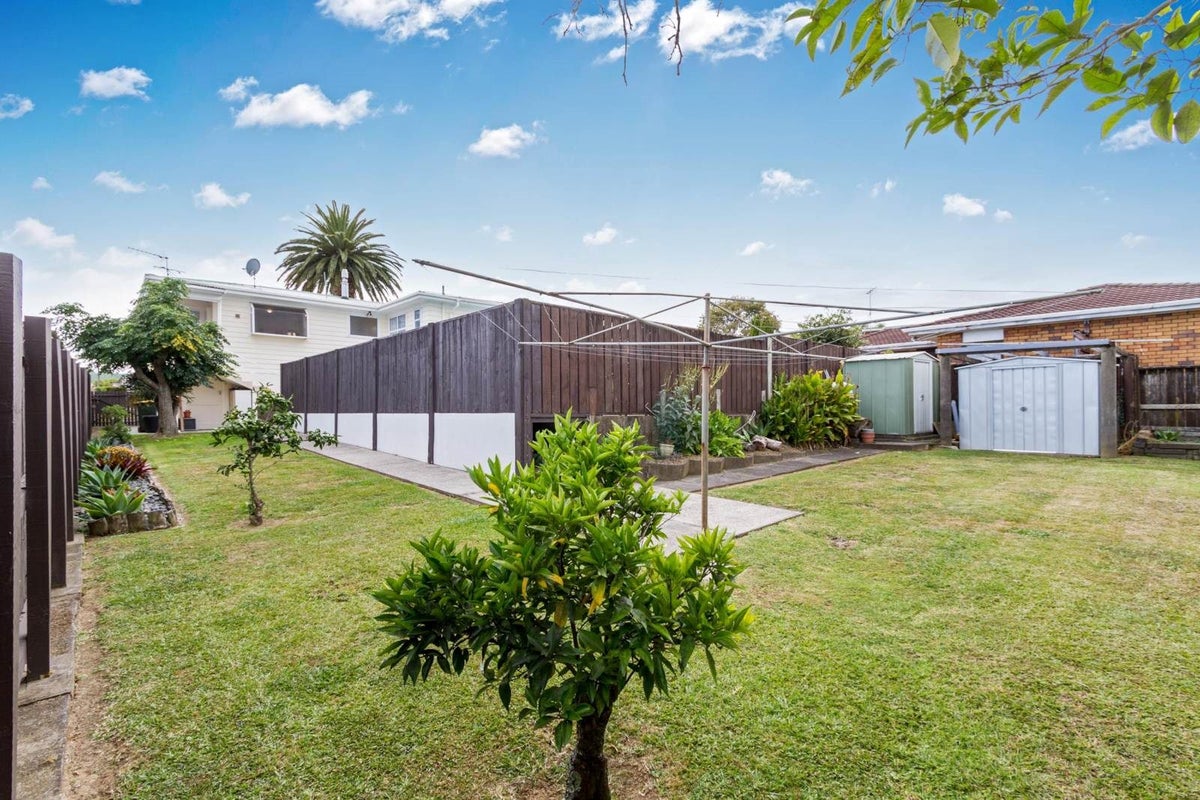 11 Ayr Road, Pakuranga, Auckland - Carousel 2