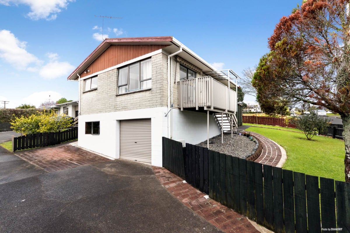 1/15 Copley Street, New Lynn, Auckland - Carousel 1