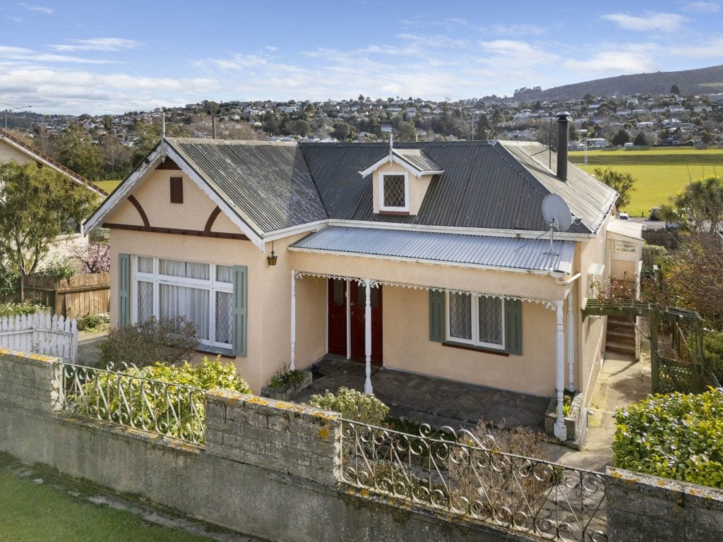 23 Wales Street, Maori Hill, Dunedin - Carousel 1