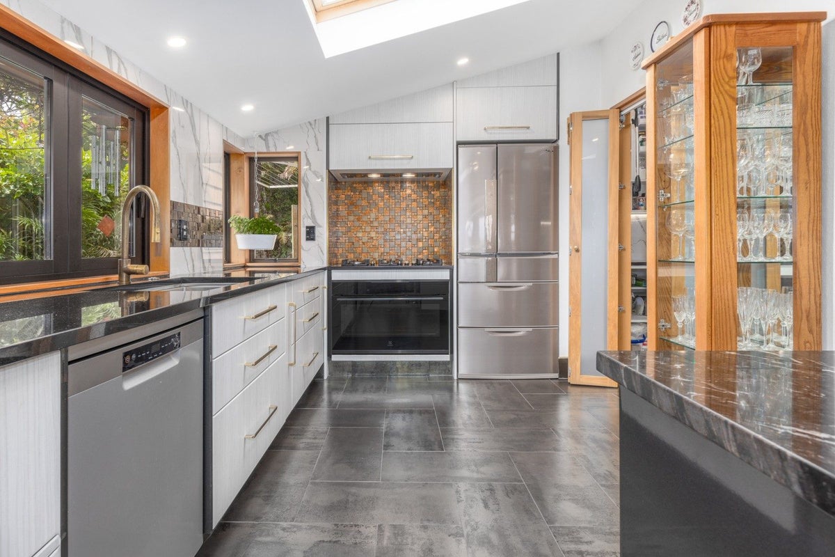 57 Kinloch Place, Papakowhai, Porirua - Carousel 2