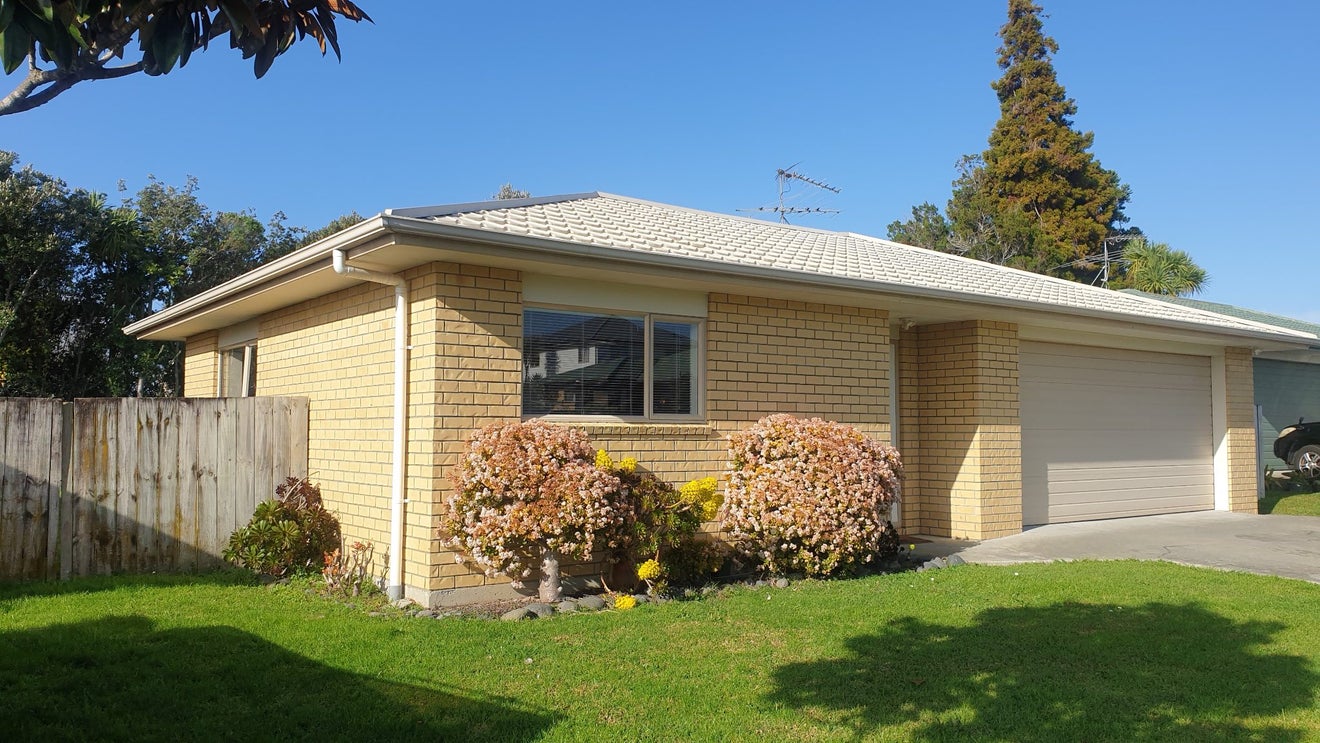 8 Neesons Way, Glendene, Auckland - Carousel 1
