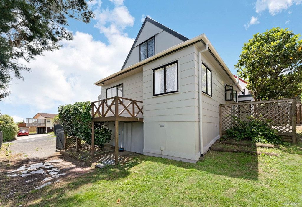 2/152 Aviemore Drive, Highland Park, Auckland - Carousel 1