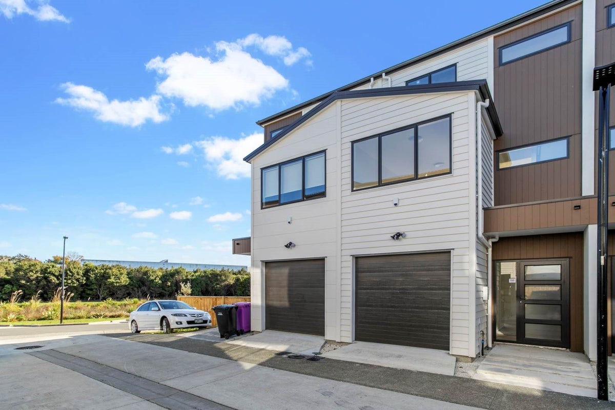 44 Bloom Crescent, Sunnyvale, Auckland - Carousel 1