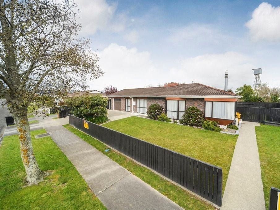 110 Amberley Avenue, Highbury, Palmerston North - Carousel 1