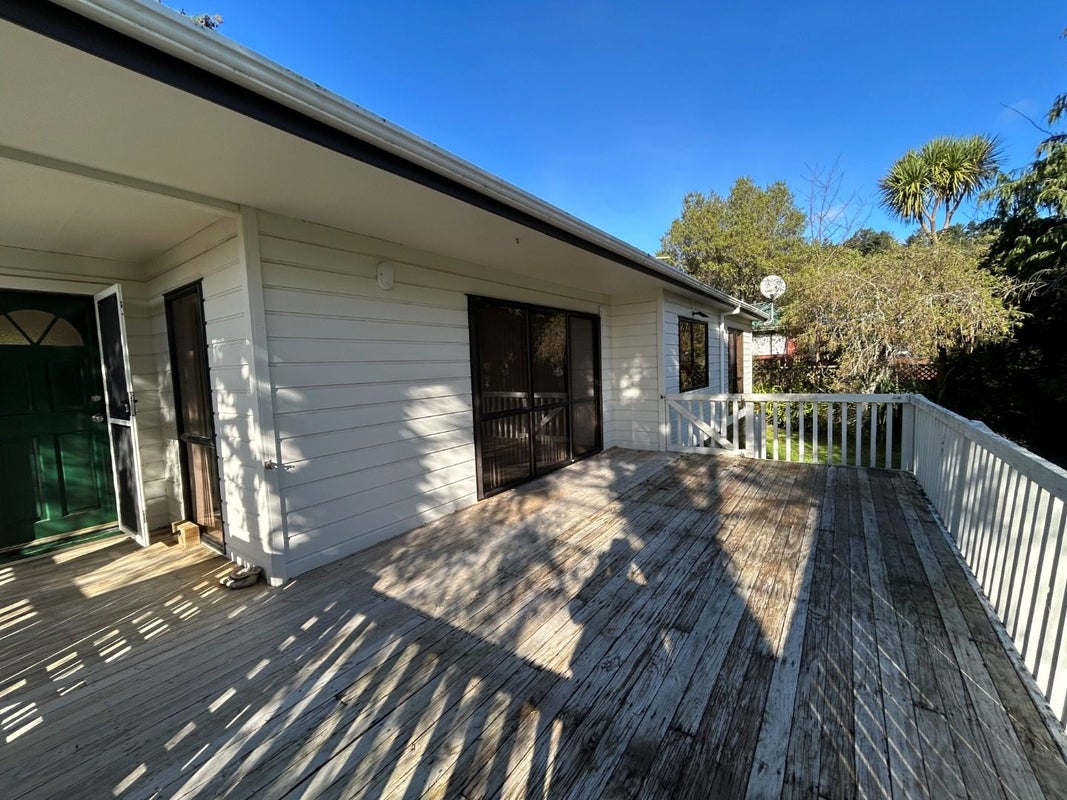 9 Monarch Grove, Maoribank, Upper Hutt - Carousel 9