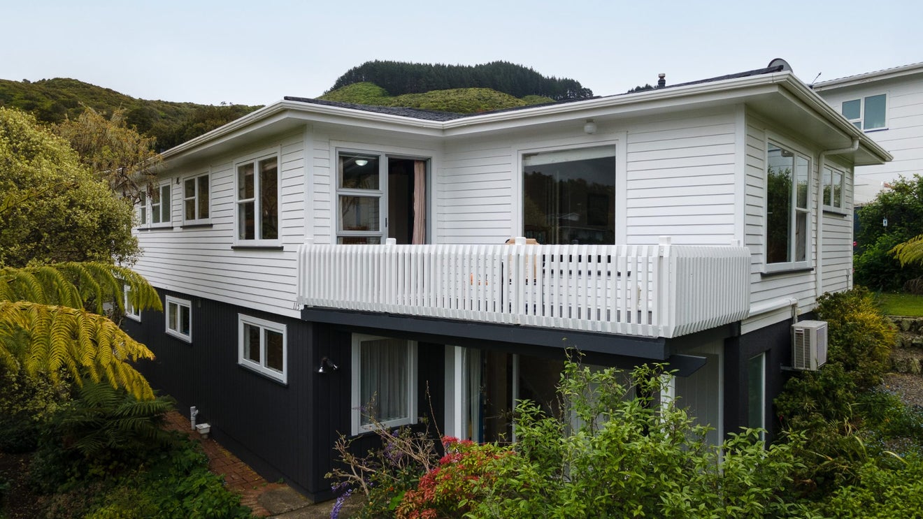 115 Oriel Avenue, Tawa, Wellington - Carousel 1