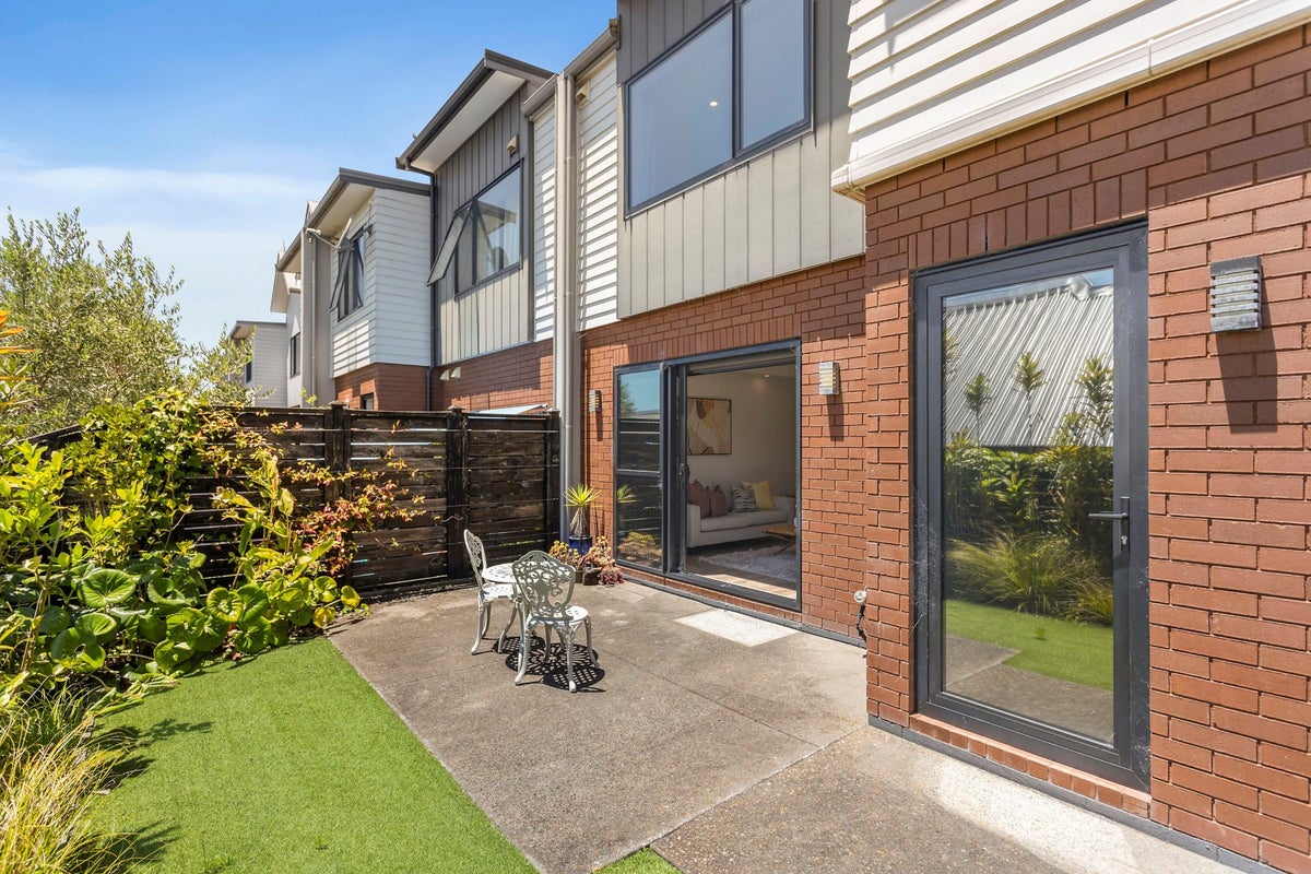 11 Moki Place, Long Bay, Auckland - Carousel 1