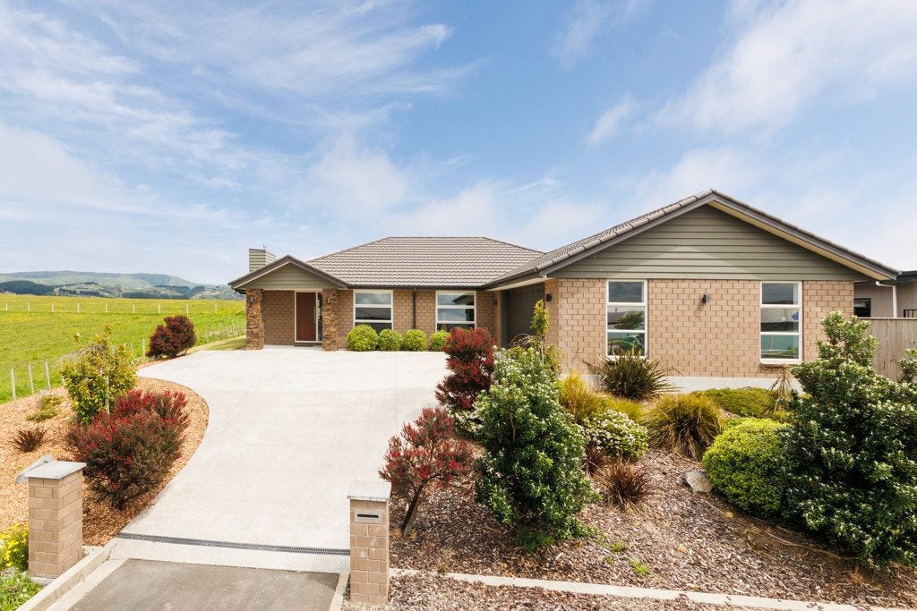 206 Pacific Drive, Fitzherbert, Palmerston North - Carousel 1