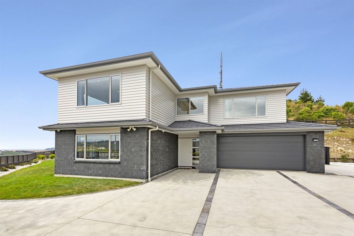 7 Baxters Rise, Aotea, Porirua - Carousel 1