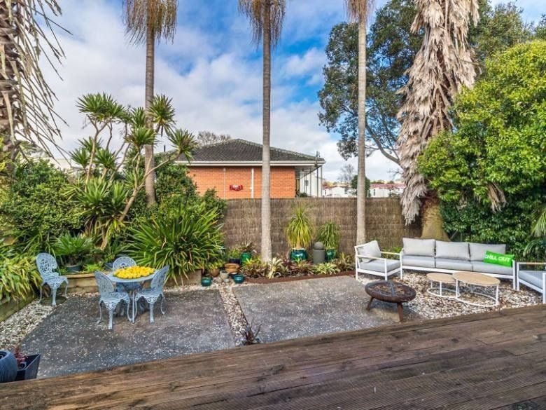 24 Owairaka Avenue, Mount Albert, Auckland - Carousel 2