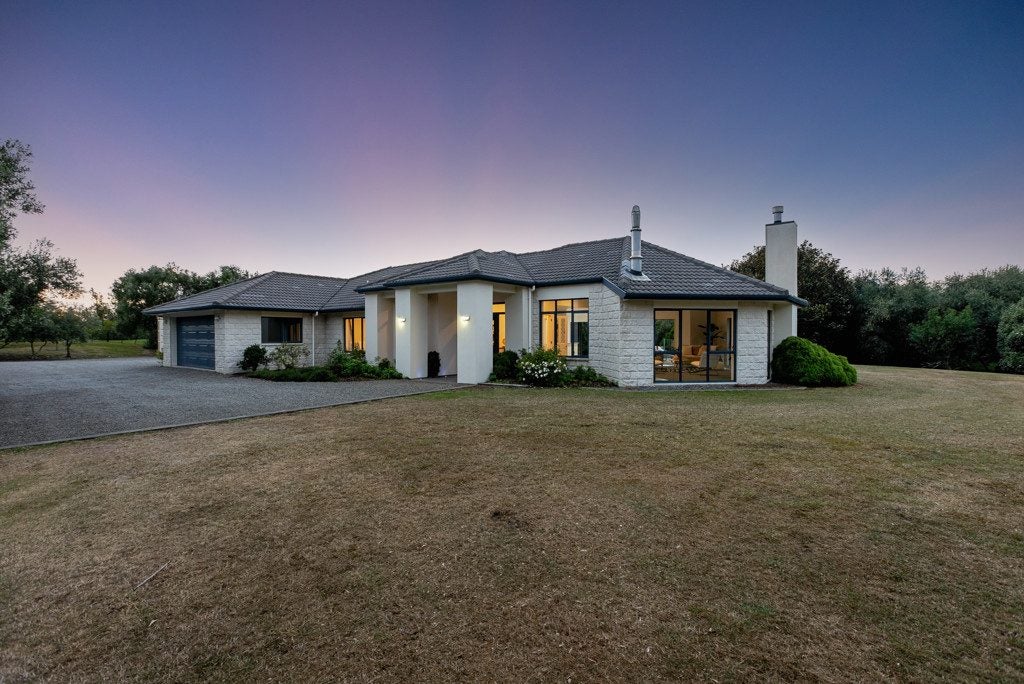 56 Kensington Drive, Peka Peka - Carousel 1