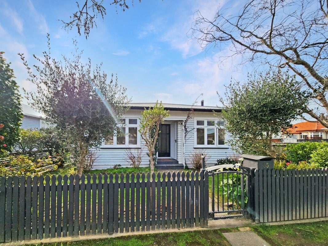 35 Boulcott Street, Boulcott, Lower Hutt - Carousel 1