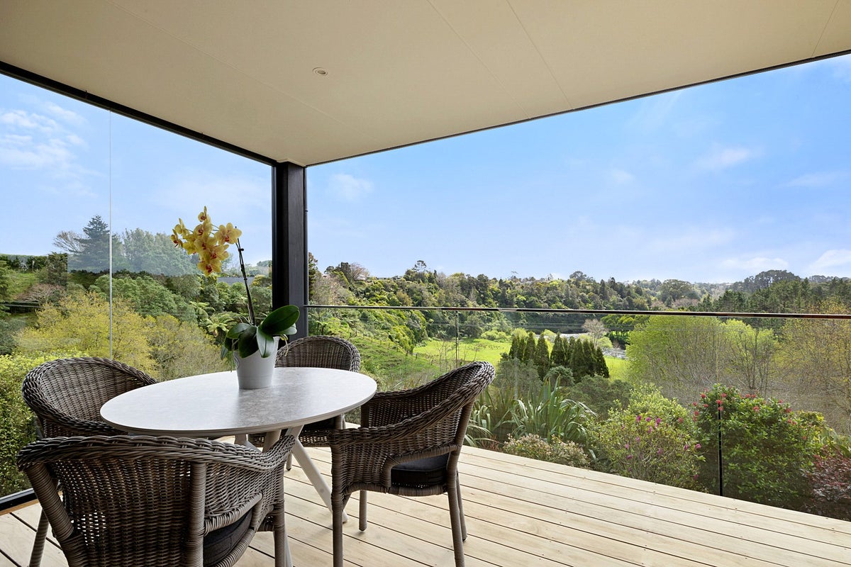 9 Kapurau Lane, Merrilands, New Plymouth - Carousel 2