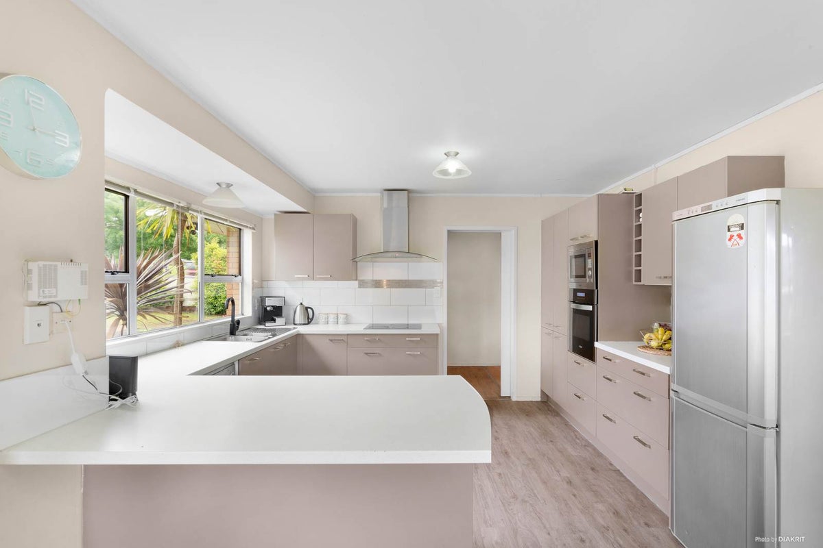 115 Everglade Drive, Totara Heights, Auckland - Carousel 2
