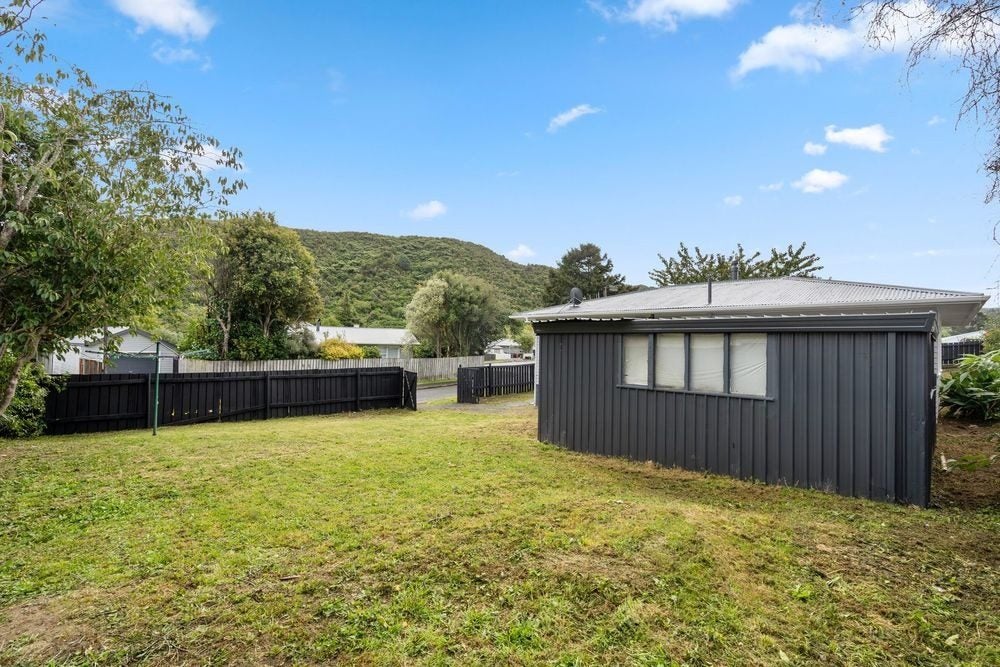 21 Parenga Street, Wainuiomata, Lower Hutt - Carousel 17