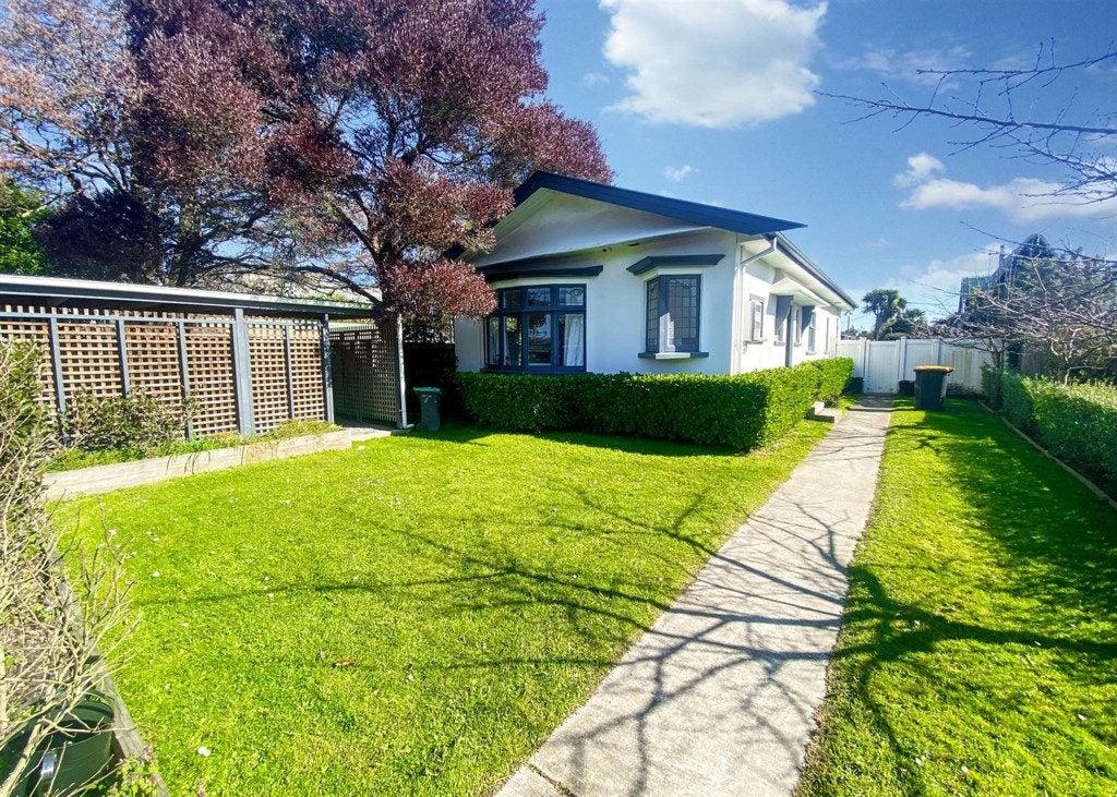 19 Cornwall Street, St Albans, Christchurch - Carousel 1