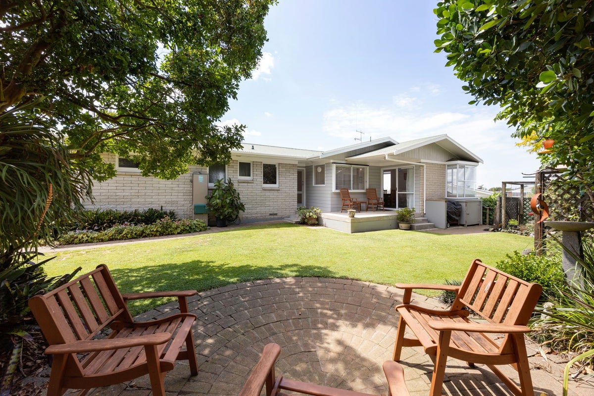 69 Poaka Avenue, Dinsdale, Hamilton - Carousel 2