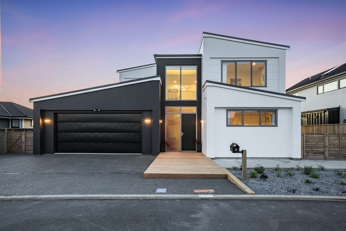 8 Rotorua Grove, Aotea, Porirua - Carousel 1