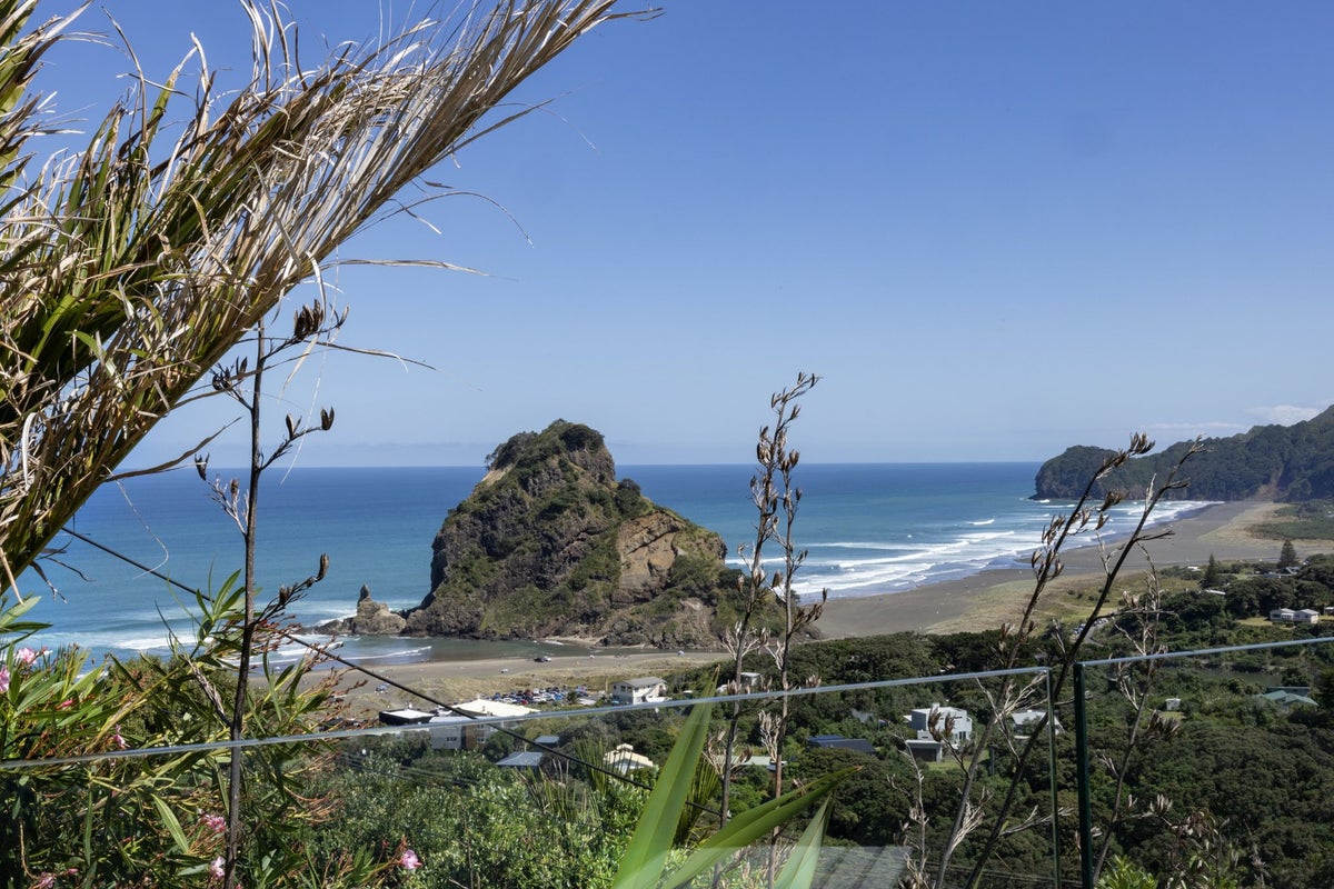 42 Rayner Road, Piha, Piha - Carousel 1