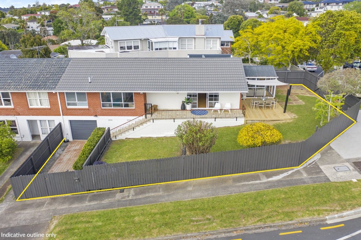 2/11 Felton Mathew Avenue, Saint Johns, Auckland - Carousel 1