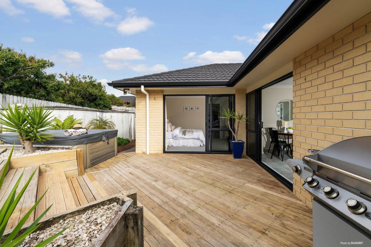 37 Araminta Place, Beachlands, Auckland - Carousel 2